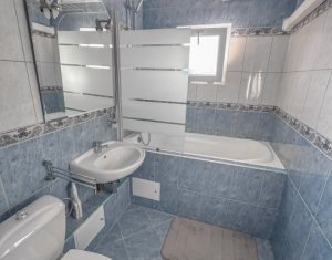 Apartament decomandat, etaj 3/4, Intre Lacuri