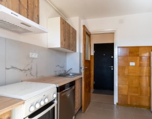 Apartament cu 2 camere, decomandat, strada Ion Mester
