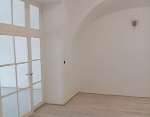 Oaza de liniste – apartament ultracentral cu gradina proprie si parcare!