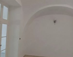 Oaza de liniste – apartament ultracentral cu gradina proprie si parcare!