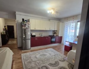 Apartament 3 camere , parcare, la intrare in Floresti