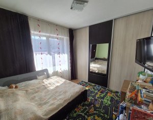 Apartament 3 camere , parcare, la intrare in Floresti