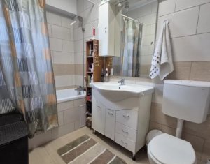 Apartament 3 camere , parcare, la intrare in Floresti