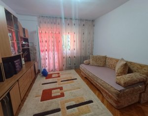 De vanzare apartament cu 2 camere zona Liceul Liviu Rebreanu