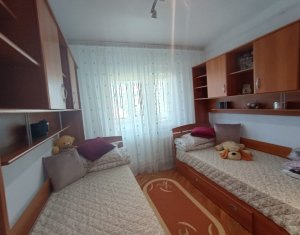 De vanzare apartament cu 2 camere zona Liceul Liviu Rebreanu