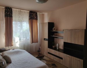 Apartament 4 camere decomandate, 82 mp, etaj intermediar, zona The Office