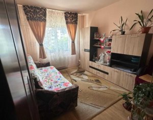 Apartament 4 camere decomandate, 82 mp, etaj intermediar, zona The Office