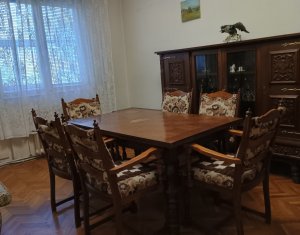 De vanzare un  apartament cu 3 camere confort LUX