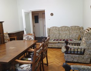De vanzare un  apartament cu 3 camere confort LUX