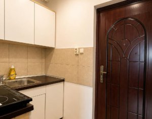 Garsonieră de vânzare, 22 mp, etaj intermediar, zona Expo Transilvania