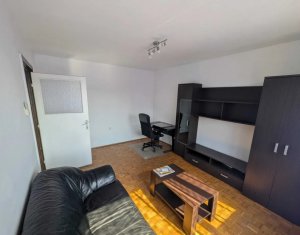  Apartament 2 camere, zona centrala, decomandat, etaj 2/4!
