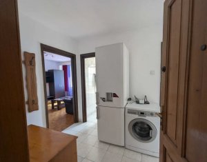  Apartament 2 camere, zona centrala, decomandat, etaj 2/4!
