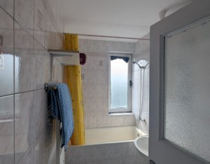  Apartament 2 camere, zona centrala, decomandat, etaj 2/4!