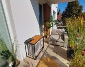 Apartament exclusivist 3 camere, 2 bai, balcon, parcare, semicentral