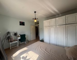 Vanzare apartament 3 camere DECOMANDAT, 74 mp, zona pod Calvaria