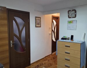 Vand apartament 4 camere zona aleea Negoiu