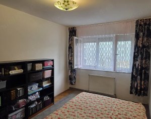 Vand apartament 4 camere zona aleea Negoiu
