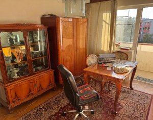 Vanzare apartament cu 3 camere  zona Vidraru