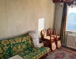 Vanzare apartament cu 3 camere  zona Vidraru